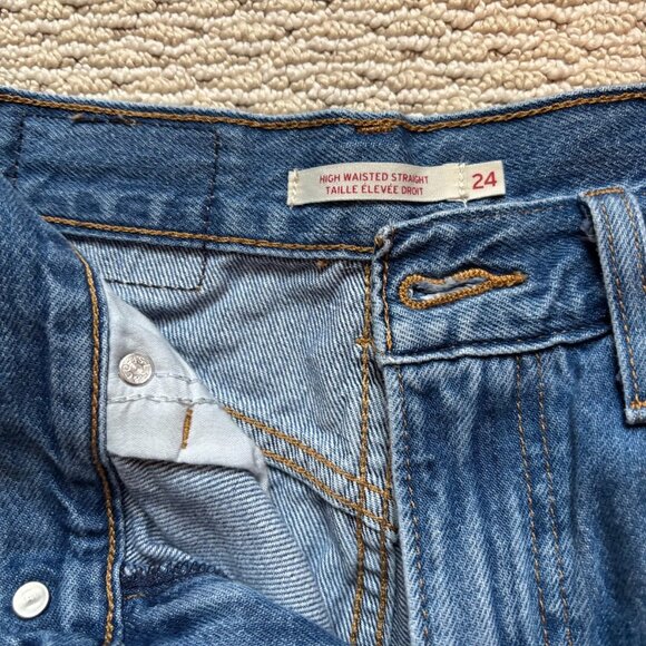 High Waisted Straight Leg Levis Jeans - Picture 4 of 4